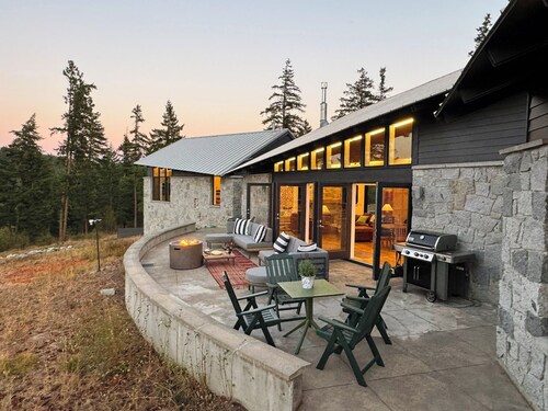 AIA-Honored Mountain Retreat · Modern 3BR Design Home with Big Views