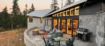 AIA-Honored Mountain Retreat · Modern 3BR Design Home with Big Views