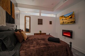1 bedroom, bed sheets