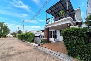 รูปภาพที่ไม่ได้จัดประเภท, 2 จาก 17, ปุ่ม