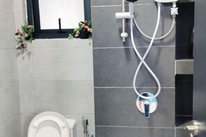 Bathroom - Ocean Home@Urban Suites@3BR@10+2 Pax (Jelutong)