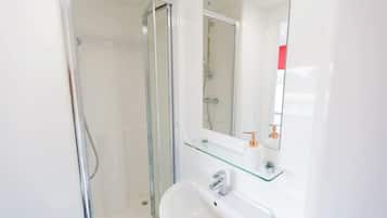 Single Room, Non Smoking | Bathroom