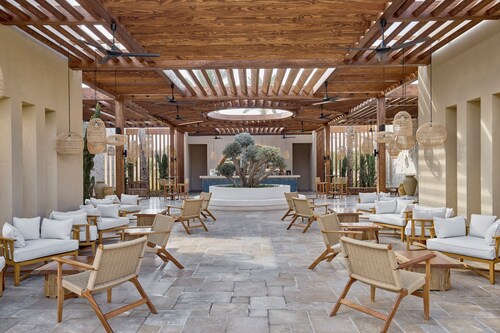 Jaz Almaza Blu, Almaza Bay