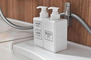 Bathroom amenities - Haneda House I (Tokyo)