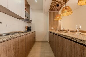 Lava-louças, talheres/pratos/utensílios de cozinha