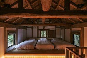 تجهيزات عازلة للصوت