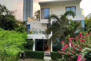 Garden - Youth Journey Six-Bedroom Pool Villa (Pattaya)
