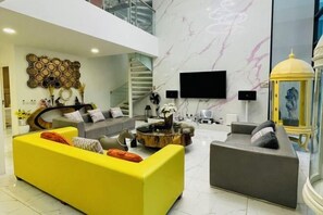 Ballroom - Youth Journey Six-Bedroom Pool Villa (Pattaya)