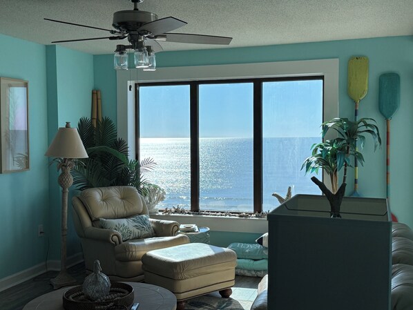 Smart TV, stereo - OCEAN-VIEW Condo, 3-BR-3-BA in North Myrtle Beach, fitness room & hot tub, pools (North Myrtle Beach)