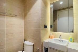 Bathroom - Alan Homes - Vinhomes SkyLake Apartment Ha Noi Near KeangNam (Hanoi)
