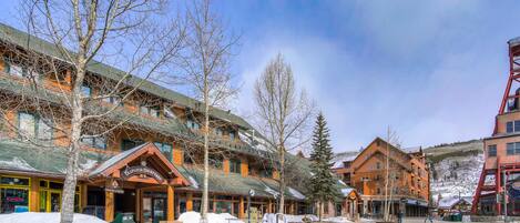 المنشأة من الخارج