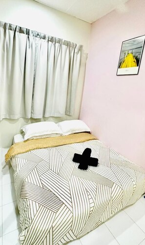 Room - Corner Lot Taman Bahagia Batu 7 ( 2Minutes to Airport) (Sandakan)