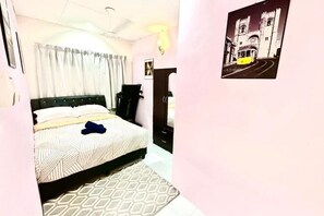 Room - Corner Lot Taman Bahagia Batu 7 ( 2Minutes to Airport) (Sandakan)