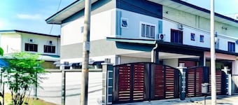 Corner Lot Taman Bahagia Batu 7 ( 2Minutes to Airport)