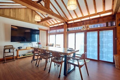 Traditional House Hotel Andong Villa