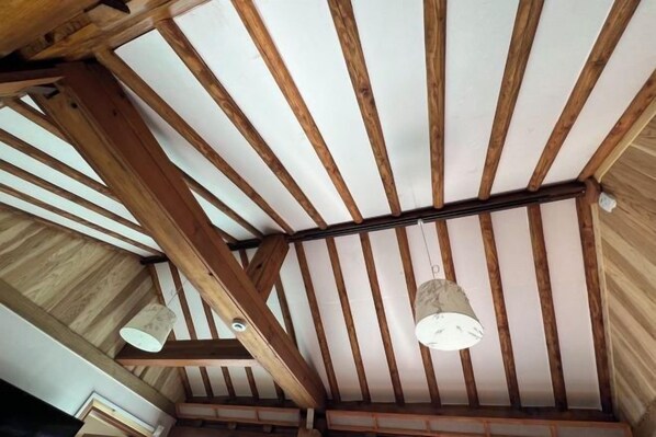 A room with exposed wooden beams and a sloped ceiling. - Traditional House Hotel Andong Villa (Andong-si)