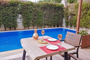 Outdoor pool - Rebetiko Hotel (Alacati Mahallesi)