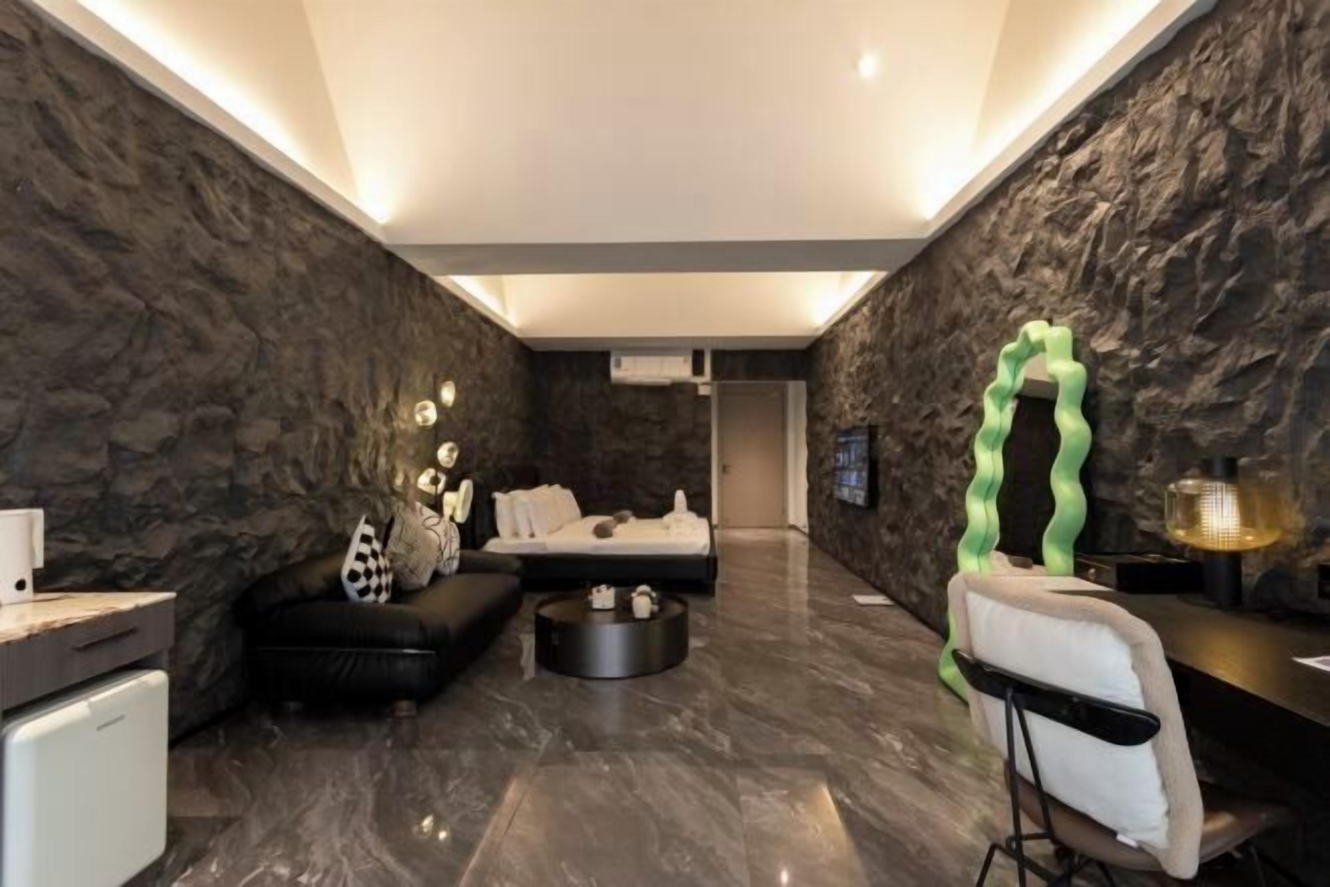 Desk, blackout curtains, free WiFi