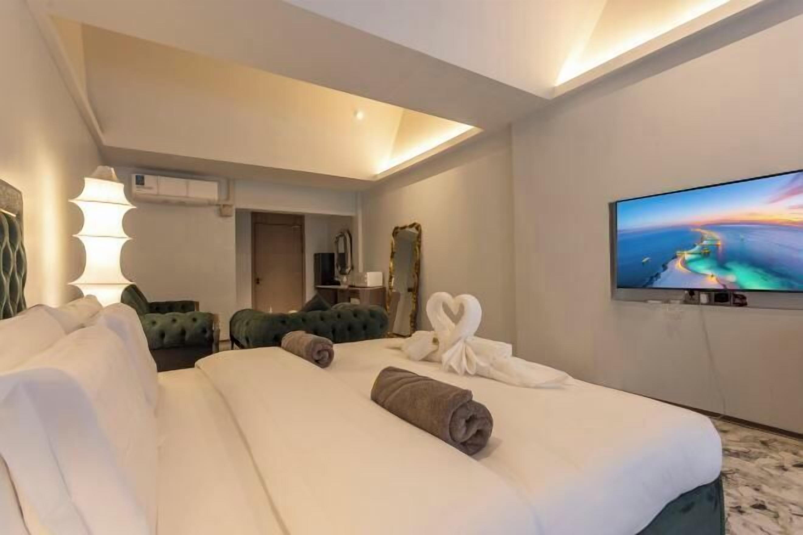 Desk, blackout curtains, free WiFi