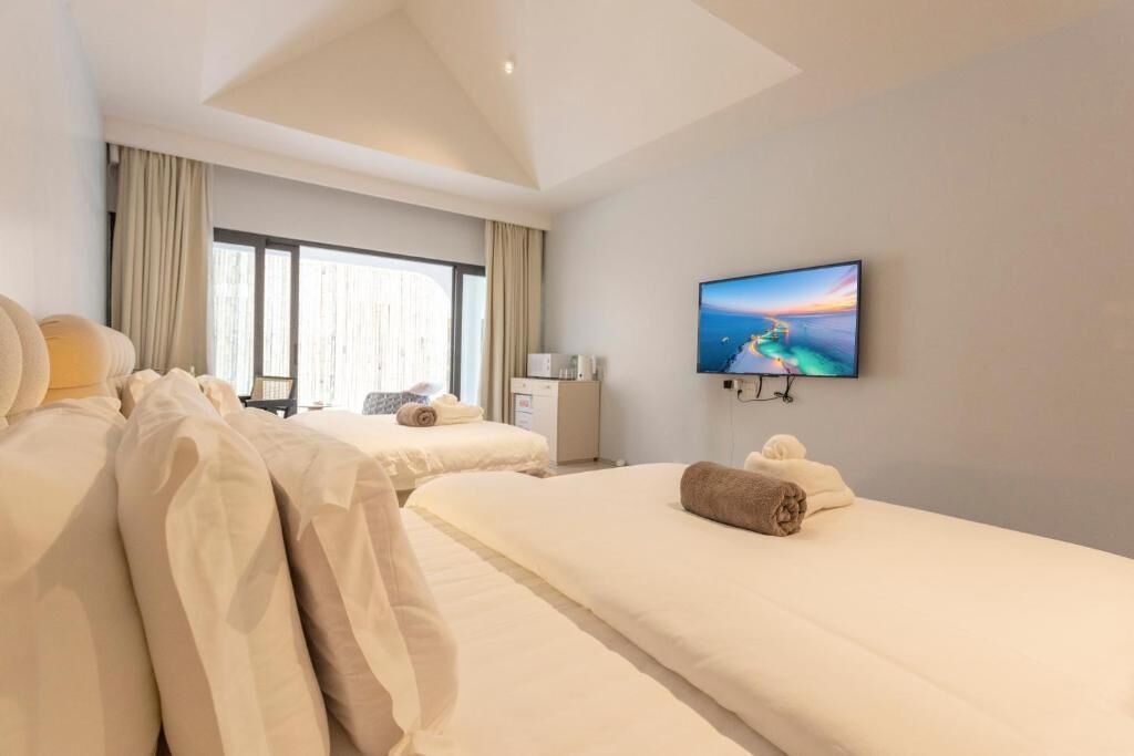 Deluxe Double Room with Two Double Beds | Desk, blackout curtains, free WiFi