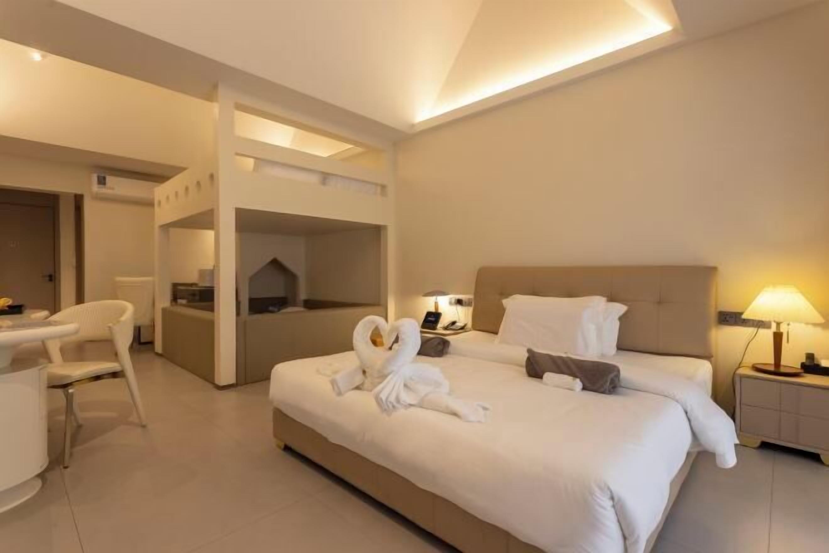 Desk, blackout curtains, free WiFi