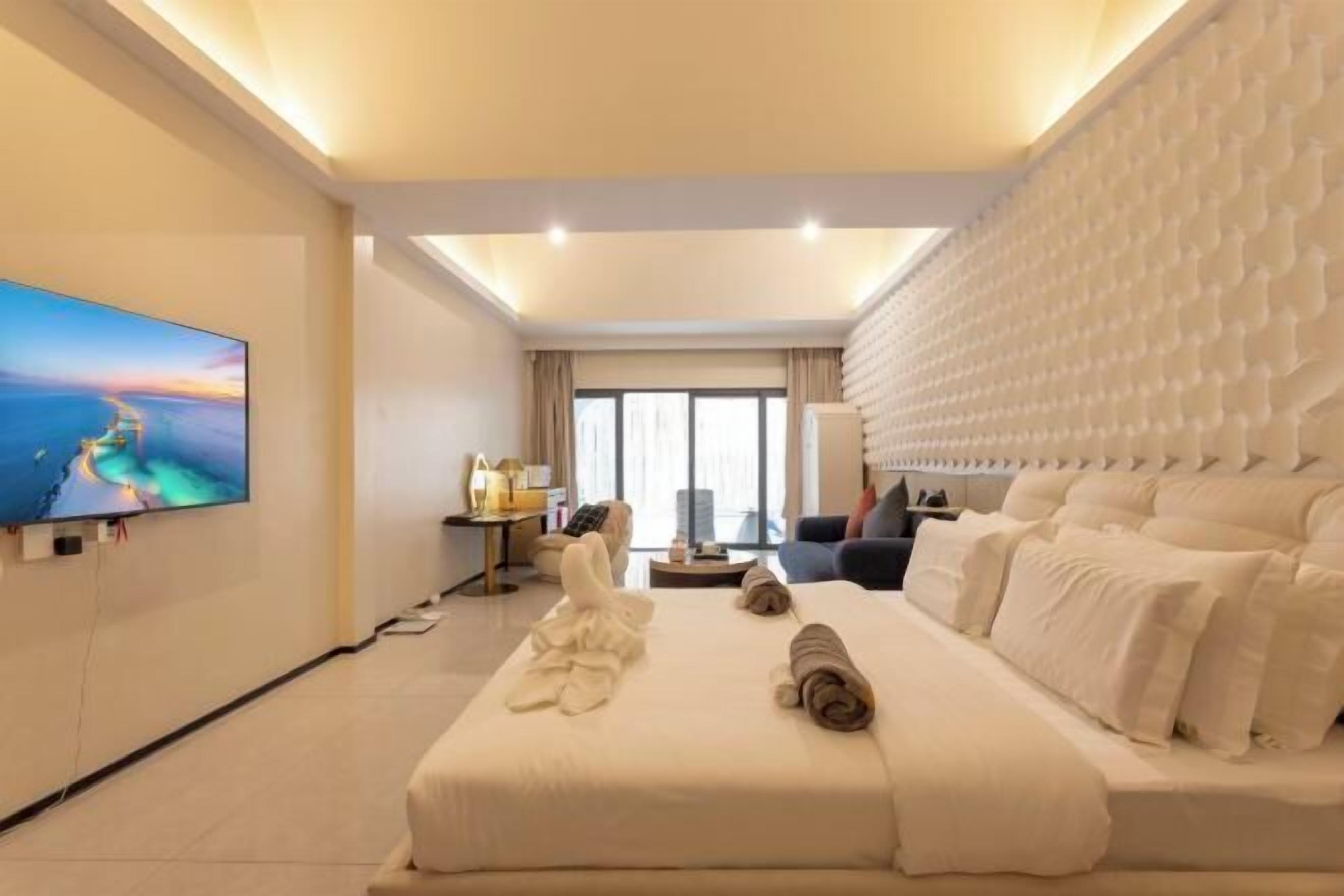 Desk, blackout drapes, free WiFi