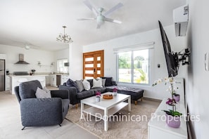 Villa - 3 sovrum - tillgÀnglighetsanpassat - rökare | Vardagsrum