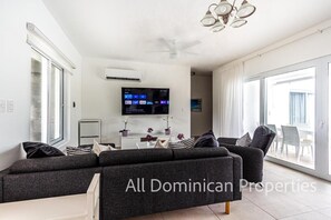 Villa, 3 Bedrooms, Accessible, Smoking | Living room