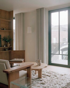 Televisor de pantalla plana de 52 polzades amb canals per satèl·lit 