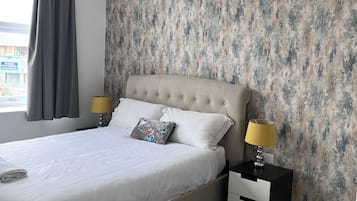 Iron/ironing board, WiFi, bed sheets