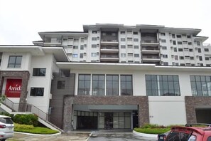 Exterior - Cool Breeze-Serin West Tagaytay 1-bedrooom Condo (Tagaytay)