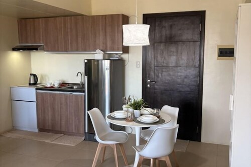 Cool Breeze-Serin West Tagaytay