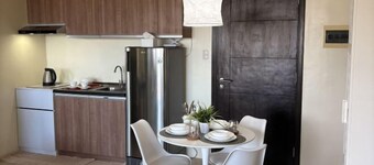 Cool Breeze-Serin West Tagaytay