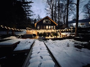 Exterior - Raven Cove / Modern Lakefront Retreat (Findley Lake)