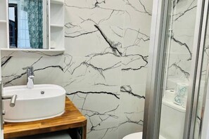 Bathroom - Apparently Eiffel Tower - La Motte Picquet Grenelle (Paris)