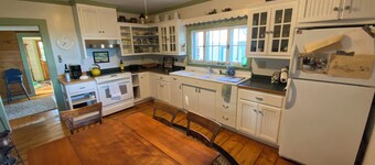 Wake up to Sunrise over the Green Mountains - Farmhouse with STUNNING VIEWS