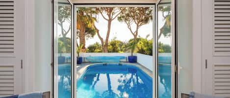 屋外プール、温水プール