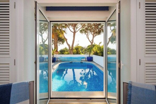 Outdoor pool, a heated pool