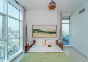 Appartement Confort, cuisine, vue sur la ville | Fer et planche à repasser, accès au Wi-Fi (inclus)