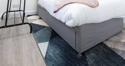 Modern Studio w/private Kitchen, Bathroom & Garden