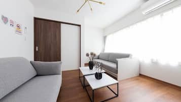 Cribs/infant beds