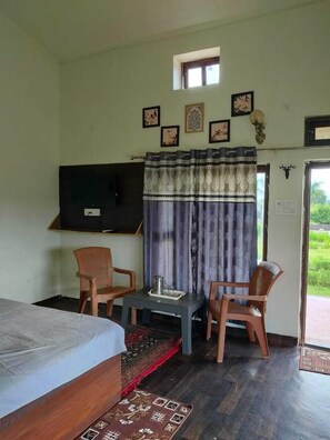 Phòng đôi phong cách cổ điển, quang cảnh vườn | Bàn, truy cập Internet không dây miễn phí