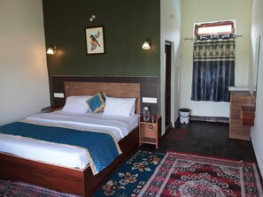 Habitación doble clásica, vista al jardín | Escritorio y wifi gratis