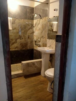 Classic Double Room, Garden View | Bathroom | Shower, free toiletries, towels, soap - JAMTARA FARMSTAY pench tiger reserve (Chaurai)