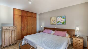 2 habitaciones, tabla de planchar con plancha, wifi y ropa de cama