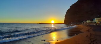 Apartment 'Casa Carolina Y Roger Tazacorte' with Sea View, Balcony and Wi-Fi