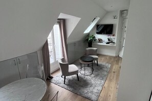 Room - Studio R (Paris)