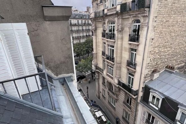 Room - Studio R (Paris)