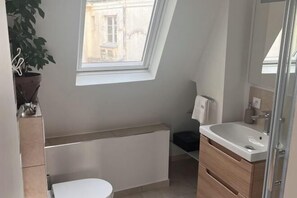 Room - Studio R (Paris)