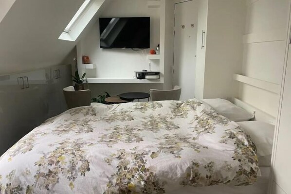 Room - Studio R (Paris)